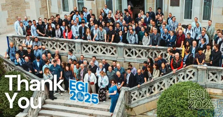 EGI2025 participants gathered on the steps of the Palacio de la Magdalena in Santander, with the words “Thank You”